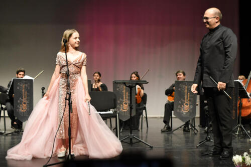 куда нибудьна видное место